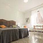 בית הארחה Maison Colosseo