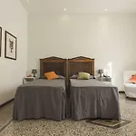 בית הארחה Maison Colosseo 4*