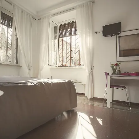 בית הארחה Maison Colosseo 4*