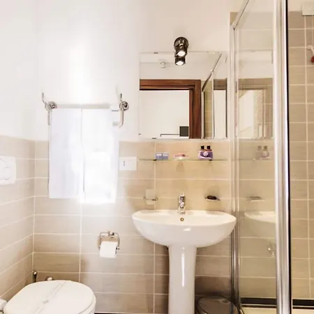בית הארחה Maison Colosseo 4*